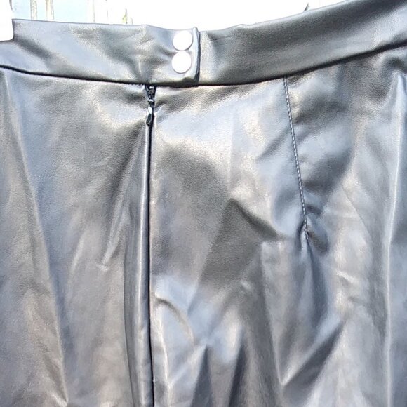 H&M Black Faux Leathern Pleather Skirt - Sz.8 - Picture 9 of 12